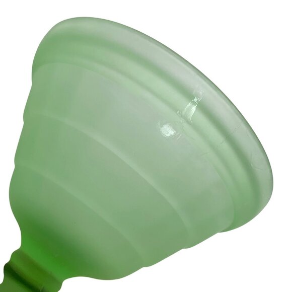 VTG Uranium Glass Covered Pedestal Candy/Trinket Dish Ribbed Base w/ Lid Glows - Picture 8 of 8